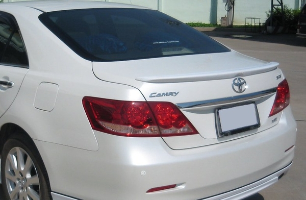 Phụ kiện camry – đuôi gió sát cốp