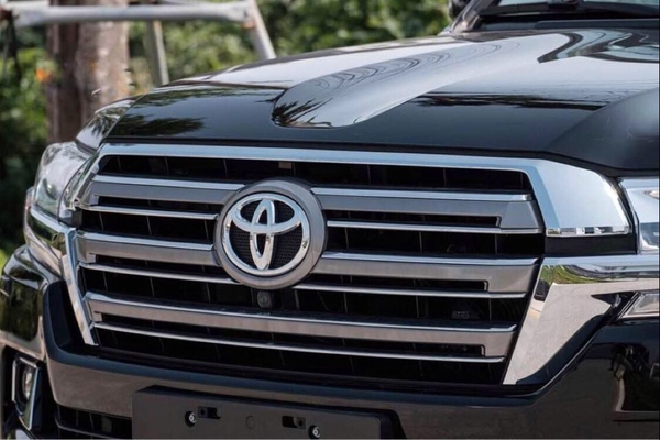 Mẫu xe land cruiser có bộ lưới tản nhiệt ấn tượng