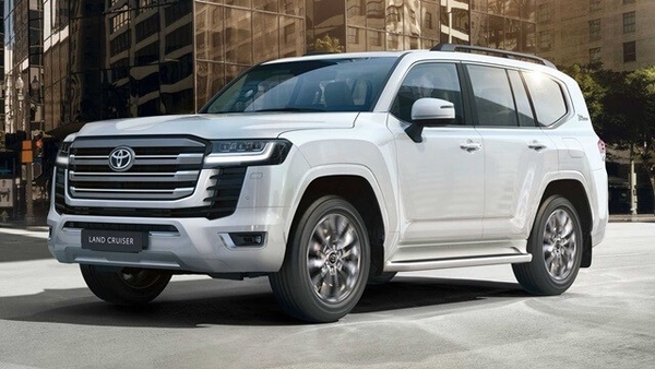 Toyota Land Cruiser màu màu trắng hợp tuổi Mão, Quý Mão