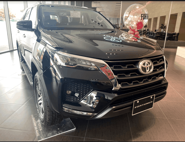 Dòng xe Fortuner với bộ lưới tản nhiệt sáng bóng, hiện đại