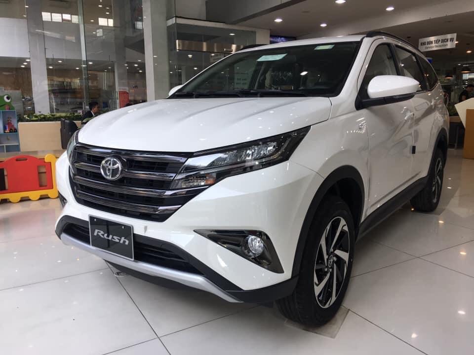 Mẫu xe xe oto dưới 700 triệu Toyota Rush có diện mạo khá mạnh mẽ và đẹp mắt