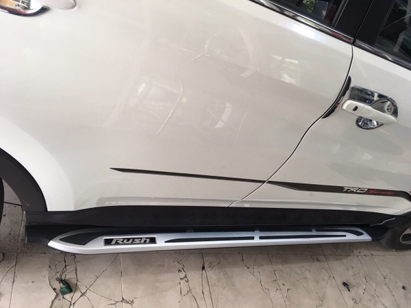 Phụ kiện toyota rush chính hãng nẹp chống trầy bước chân
