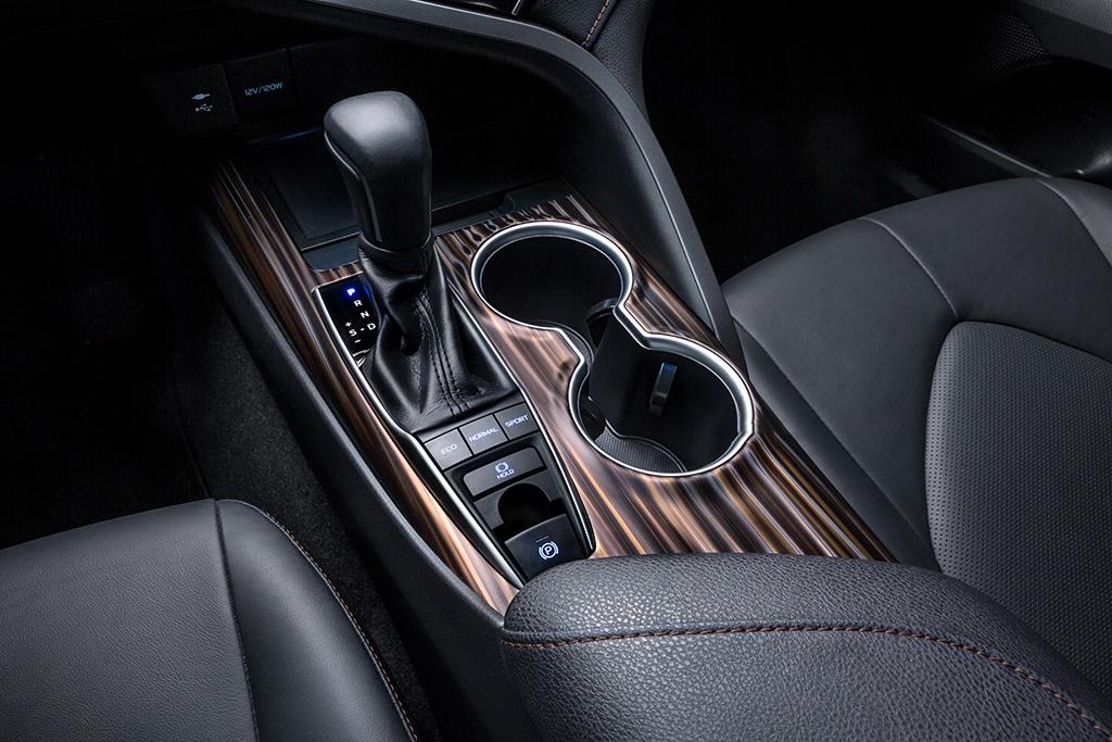 Nội thất camry sang trọng, bắt mắt