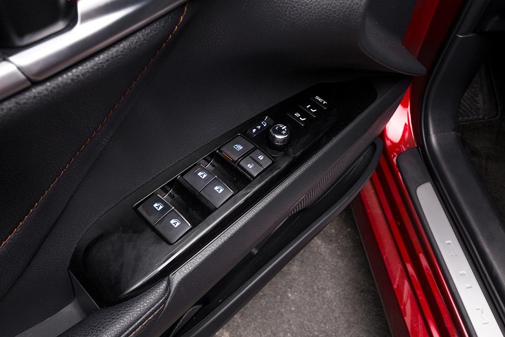 Mẫu xe oto camry 2020 được trang bị nhiều công nghệ, tiện nghi