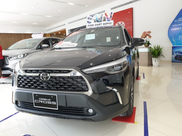 giá xe ô tô 5 chỗ gầm cao