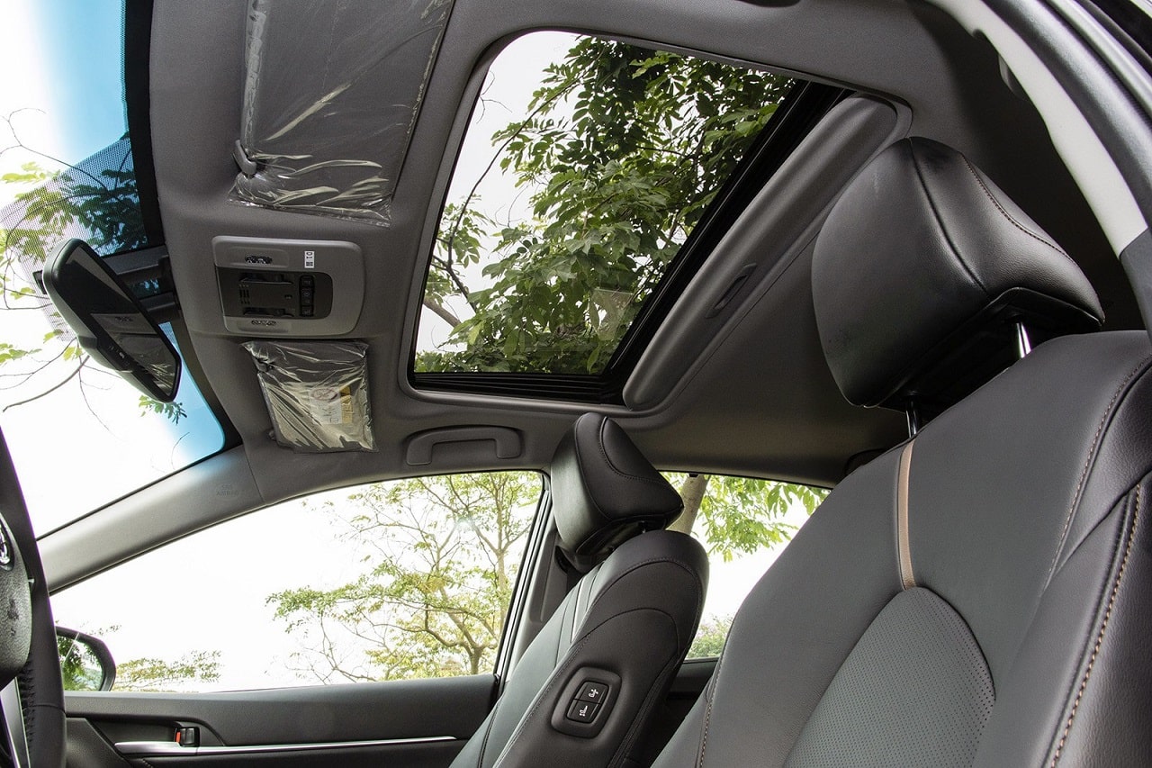 Nội thất xe hạng D Camry hiện đại, tiện nghi