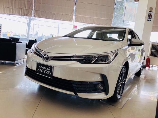 Toyota Corolla Altis màu hợp với người mệnh kim