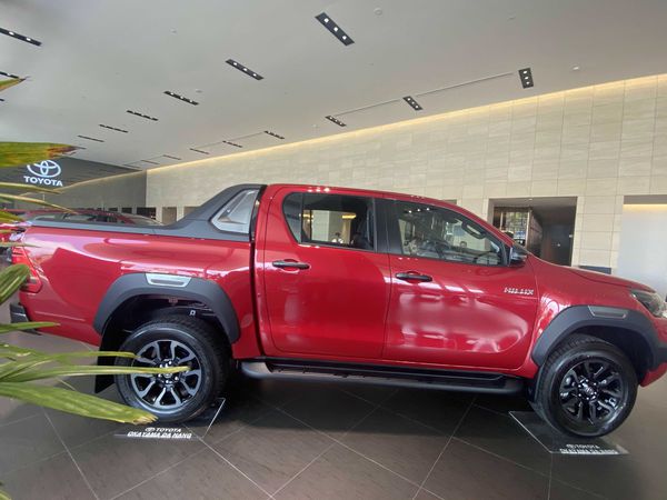 HILUX 2.4L 4X4 MT