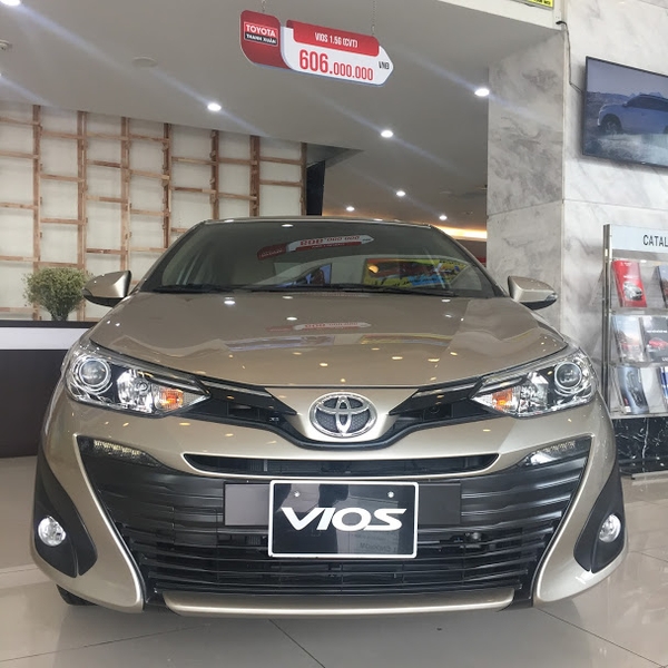 Toyota Vios màu nâu vàng hợp với tuổi canh tý