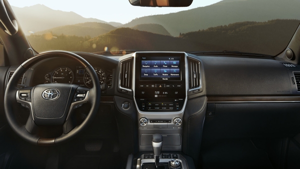 Xe land cruiser có khu vực taplo sang trọng