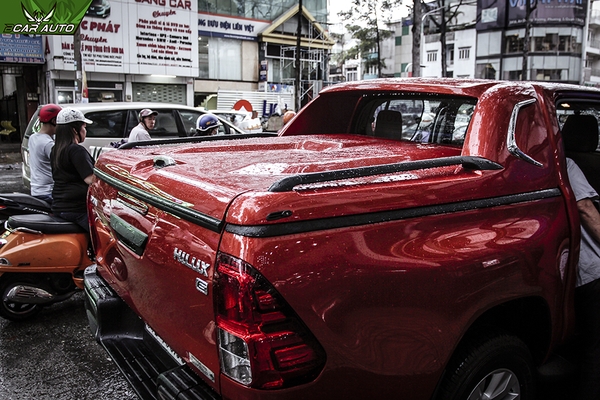 Phụ kiện nắp thùng thấp cho xe Hilux