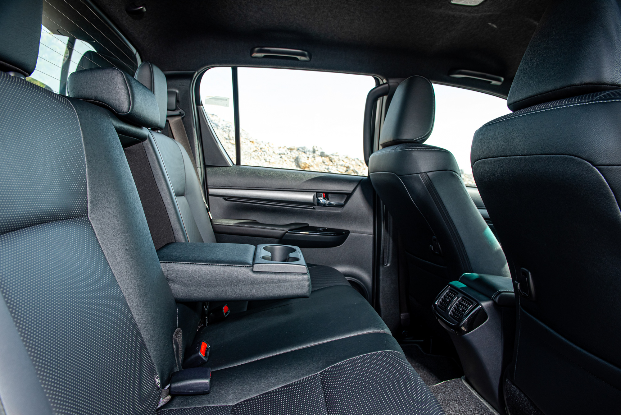 HILUX 2.4L 4X2 MT