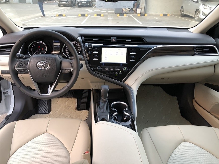 Xe oto Camry 2.0 g được trang bị đầy đủ tiện nghi