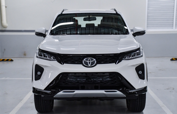 FORTUNER LEGENDER 2.4AT 4X2