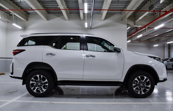FORTUNER LEGENDER 2.4AT 4X2
