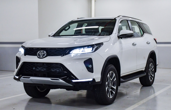 FORTUNER LEGENDER 2.4AT 4X2