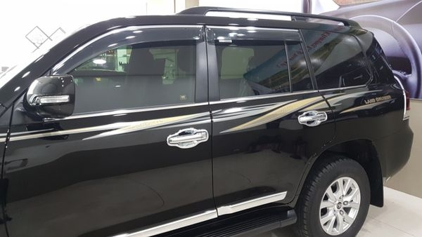 Phụ tùng land cruiser - Viền che mưa xe