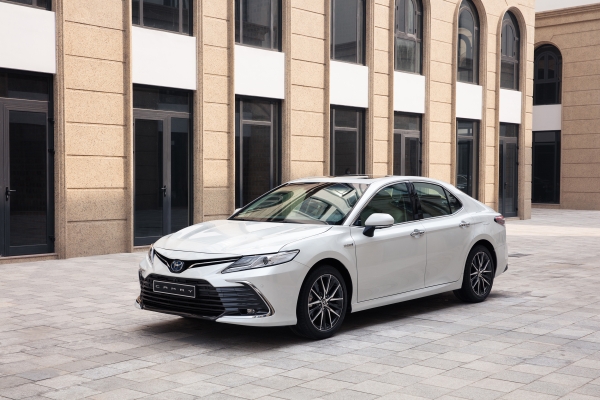 Toyota Camry sang trọng cho mệnh thủy