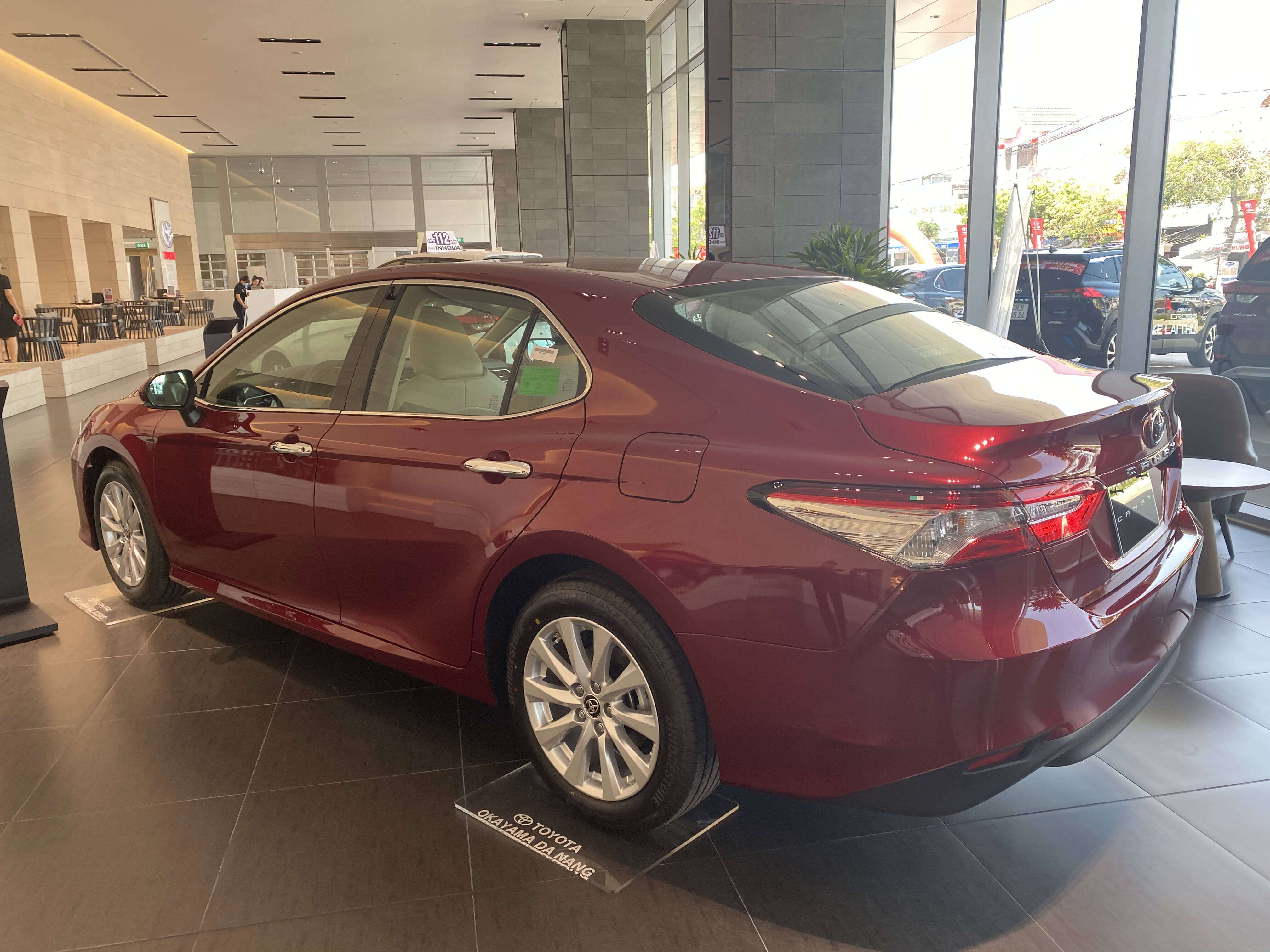 duôi xe toyota camry đà nẵng