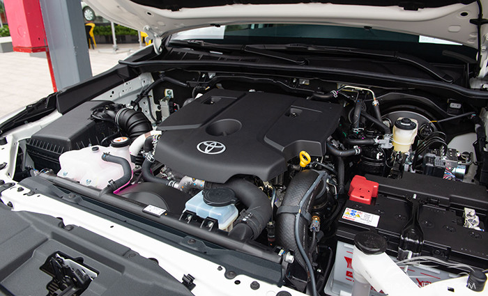 HILUX 2.4L 4X4 MT
