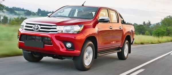 Toyota Hilux màu đỏ hợp tuổi Mão, Đinh Mão