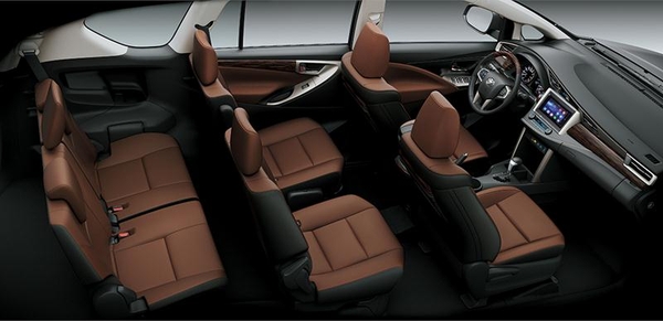 Xe hơi innova toyota được thiết kế với 7-8 chỗ ngồi thoải mái
