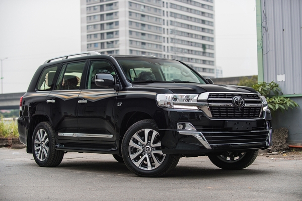 Mẫu xe Toyota Land Cruiser sang trọng, tiện nghi