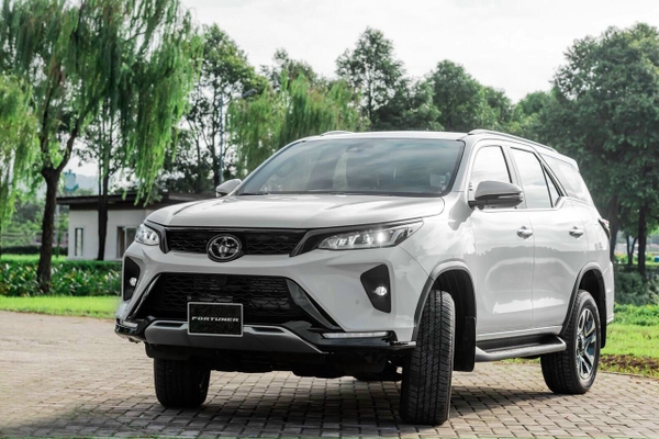 FORTUNER LEGENDER 2.4AT 4X2