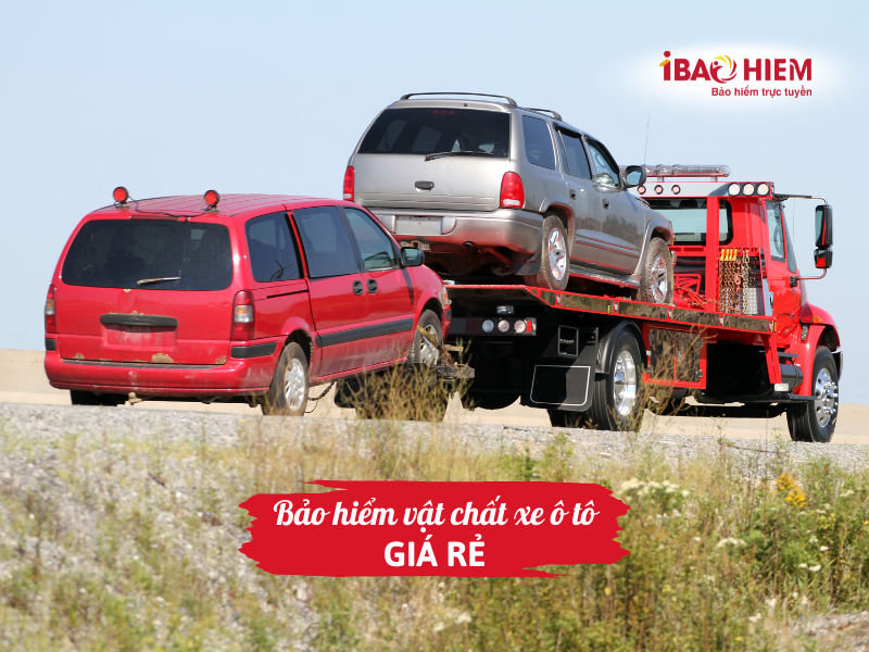 Xe ô tô màu đỏ bị trầy xước nhẹ ở cản trước, biểu tượng cho rủi ro vật chất cần bảo hiểm.