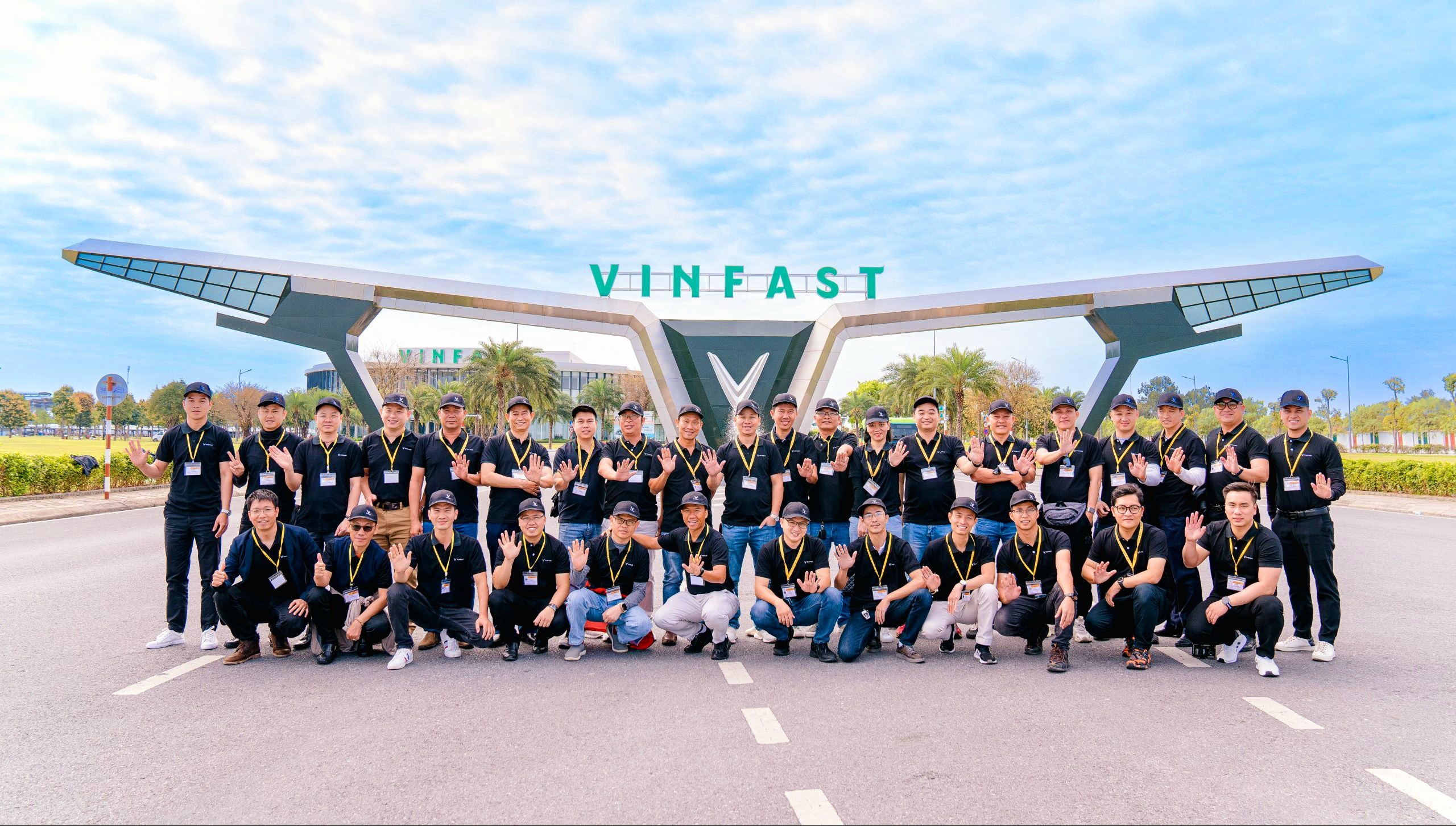 Hệ thống robot công nghiệp trong nhà máy sản xuất xe VinFast