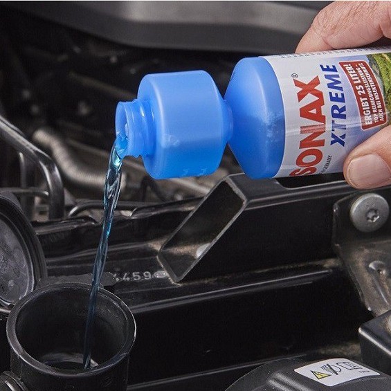 Quy trình sử dụng nước rửa kính Sonax trên xe ô tô