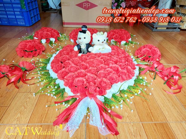 Mẫu trang trí hoa cưới xe ô tô đơn giản và tiết kiệm chi phí