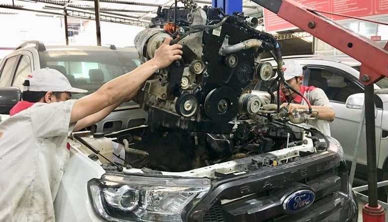 Kiểm tra động cơ xe ô tô bị bổ máy