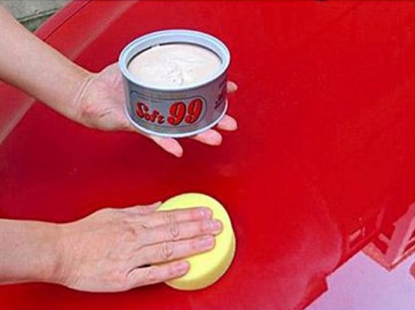 Cách tự sơn xe ô tô - Tẩy vết ố trên sơn trắng bằng sáp chuyên dụng