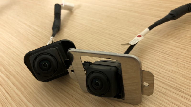 Camera lùi hỗ trợ an toàn khi đỗ xe ô tô đời mới nhất