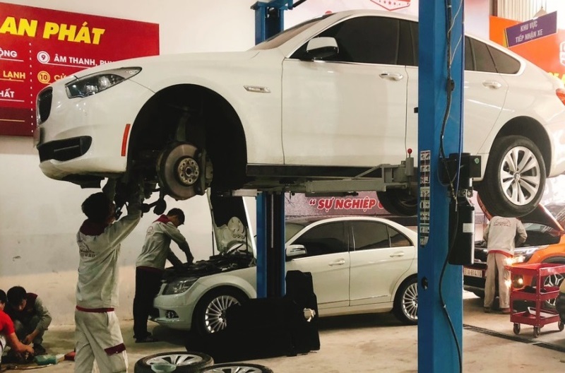Tân trang xe ô tô cũ: Biến hóa xế yêu như mới