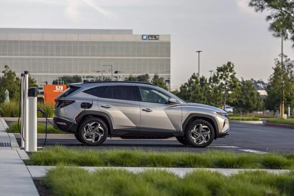 Xe ô tô hybrid sạc ngoài (PHEV) phù hợp cho việc di chuyển quãng ngắn