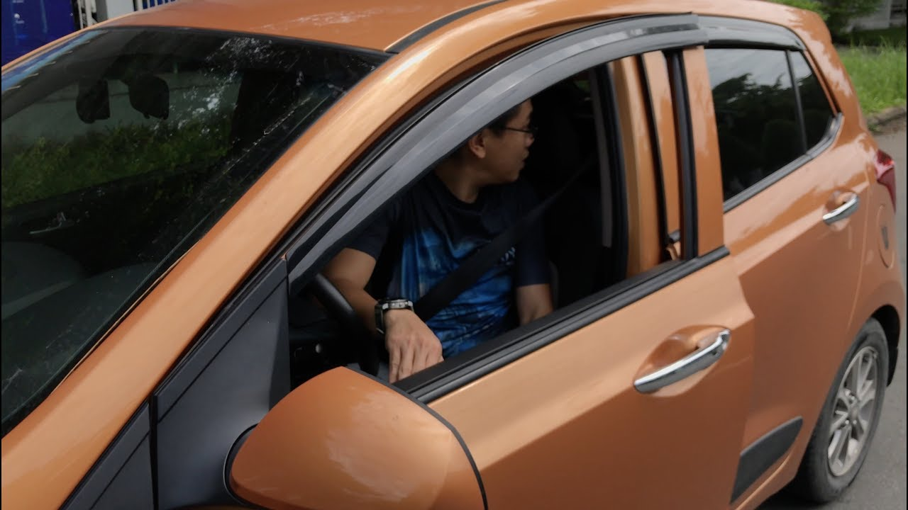Cách mở cửa xe ô tô bên trong cho người lái