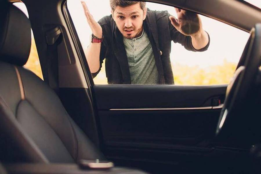 Xác định chốt khóa xe ô tô bên trong từ bên ngoài