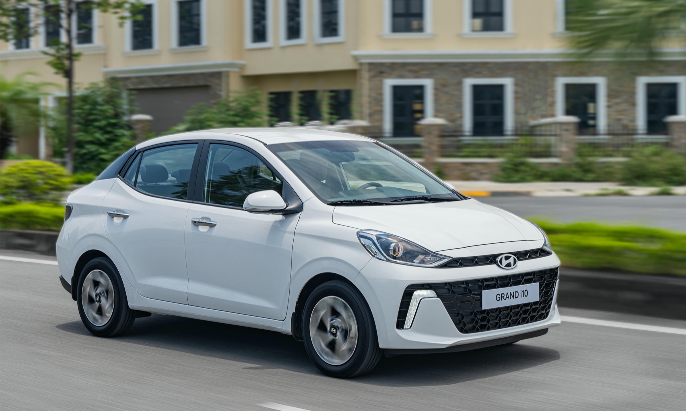 Ngoại thất Hyundai Grand i10 hatchback màu trắng