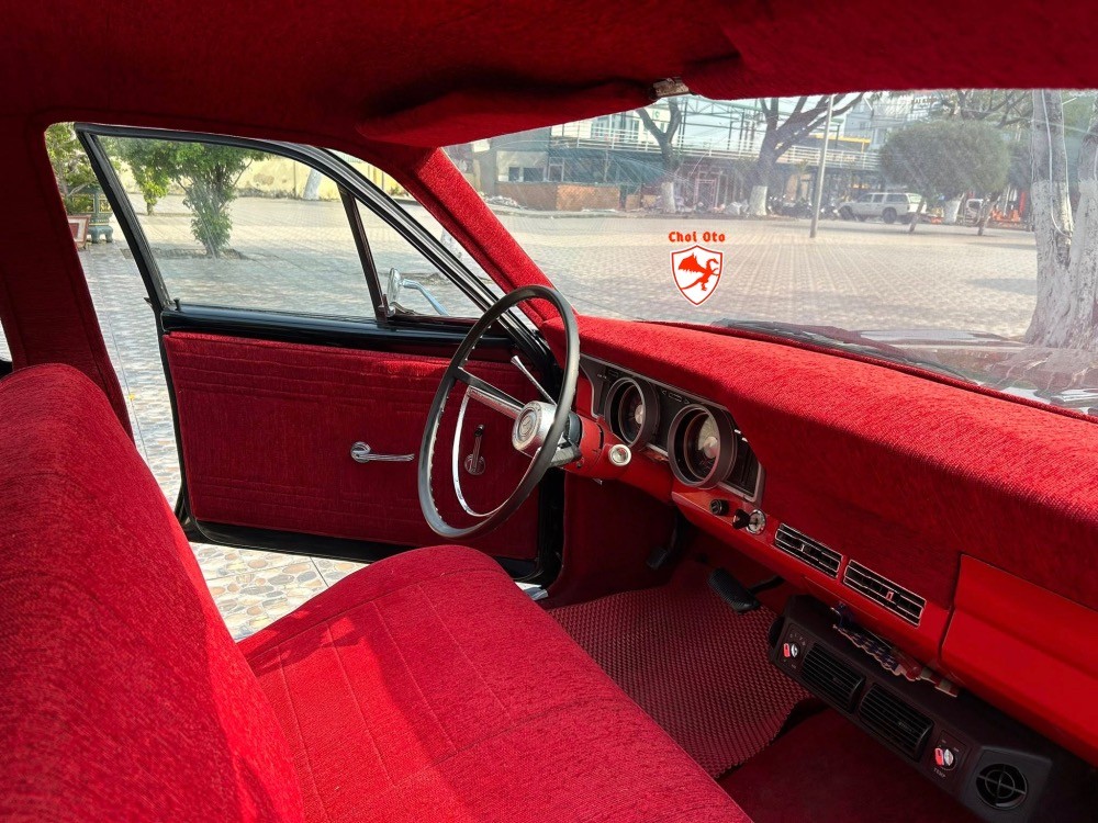 Nội thất xe Ford Falcon 1970 cổ điển được nâng cấp với ghế da mới