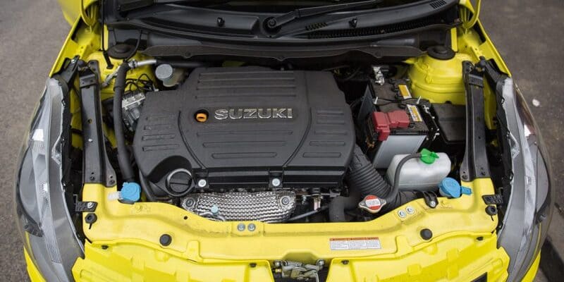 suzuki-swift-duoc-trang-bi-dong-co-xang-12l.jpeg