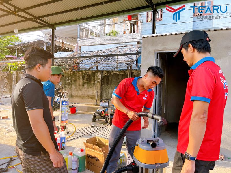 Máy hút bụi chuyên dụng, một thiết bị quan trọng trong bộ rửa xe ô tô