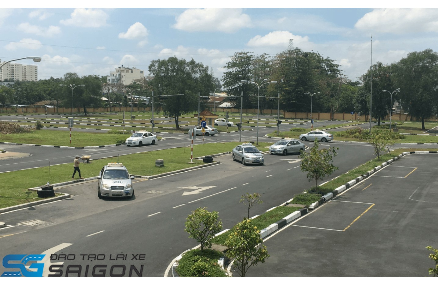 Thời gian đào tạo học lái xe ô tô 4 chỗ B1 B2