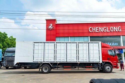 Khoang chứa hàng của xe tải thùng kín Chenglong 8 tấn