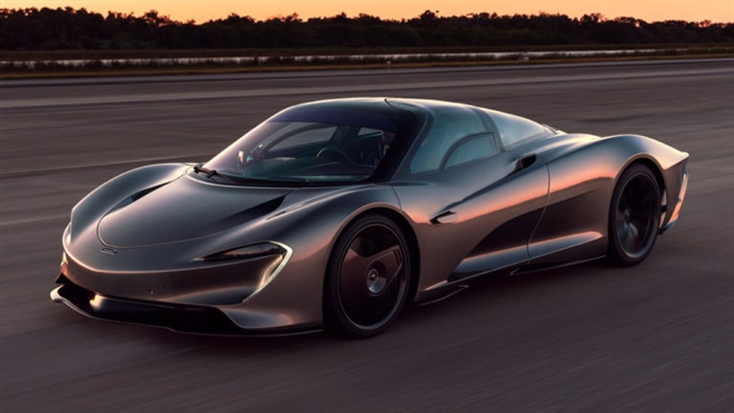 McLaren Speedtail màu bạc với thiết kế khí động học, siêu xe nhanh nhất của McLaren