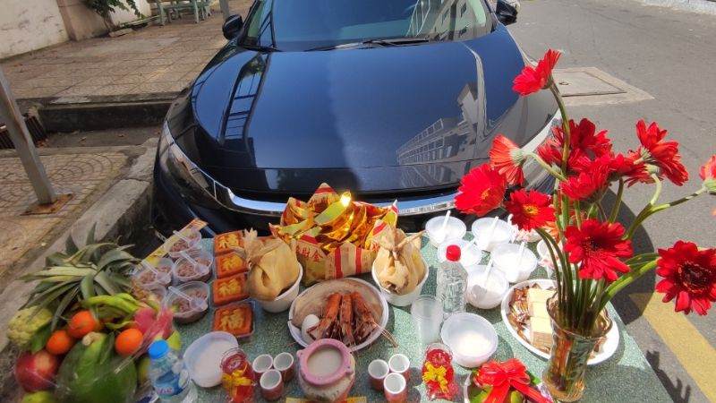 Cách bày mâm lễ vật cúng xe ô tô hàng tháng trang nghiêm
