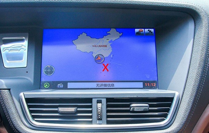 Chiếc xe ô tô Volkswagen Touareg trưng bày có bản đồ vi phạm chủ quyền