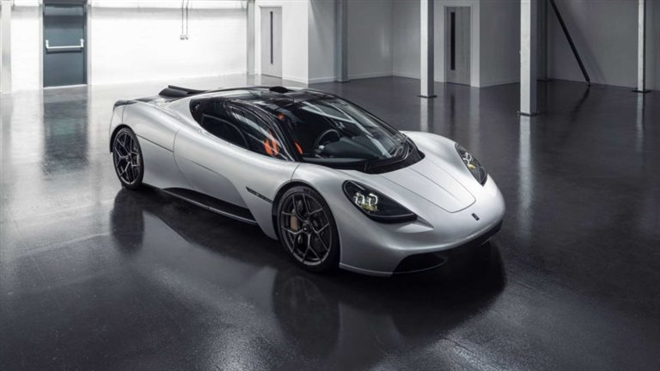 Gordon Murray T.50 màu xanh dương với quạt khí động học phía sau, siêu xe tập trung vào trải nghiệm lái
