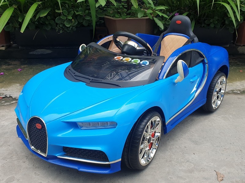 Xe ô tô điện trẻ em Bugatti Chiron dáng siêu xe